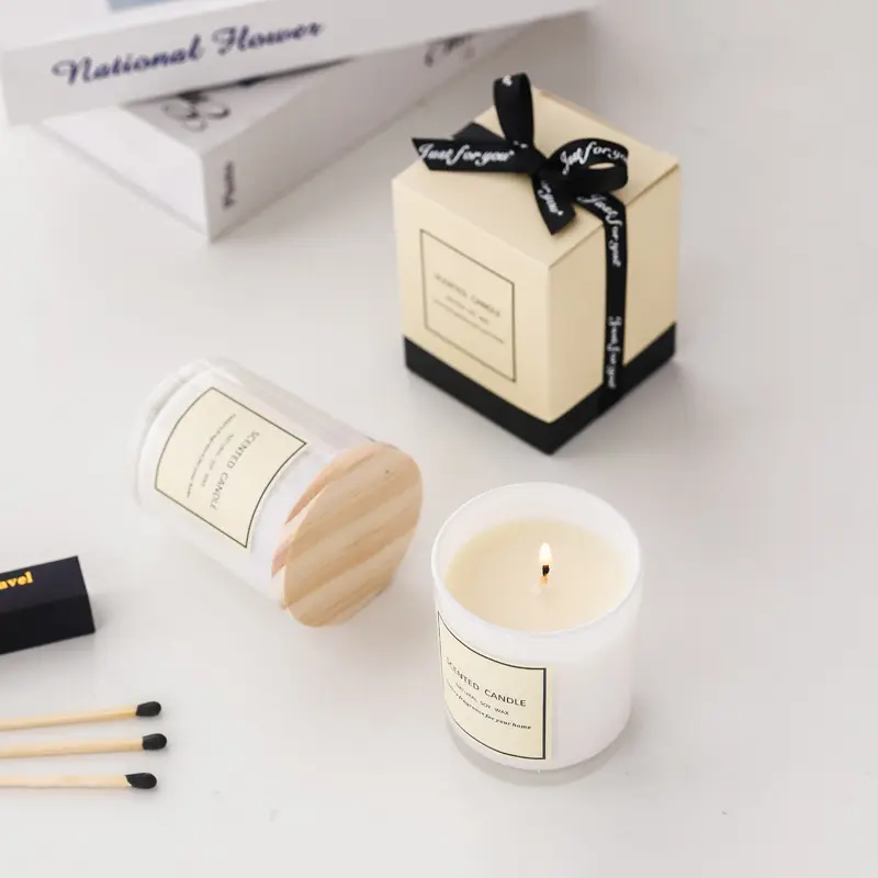 Private label natural soy wax candle with wooden lid home fragrance decor Europe